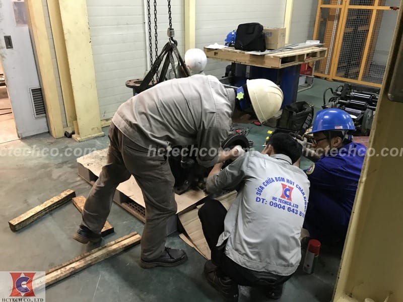HCTECH sửa bơm hút chân không vòng nước cho nhà máy sản xuất Hanacans