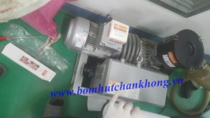 Bơm chân không vòng dầu bị ngập nước có tiếng ồn