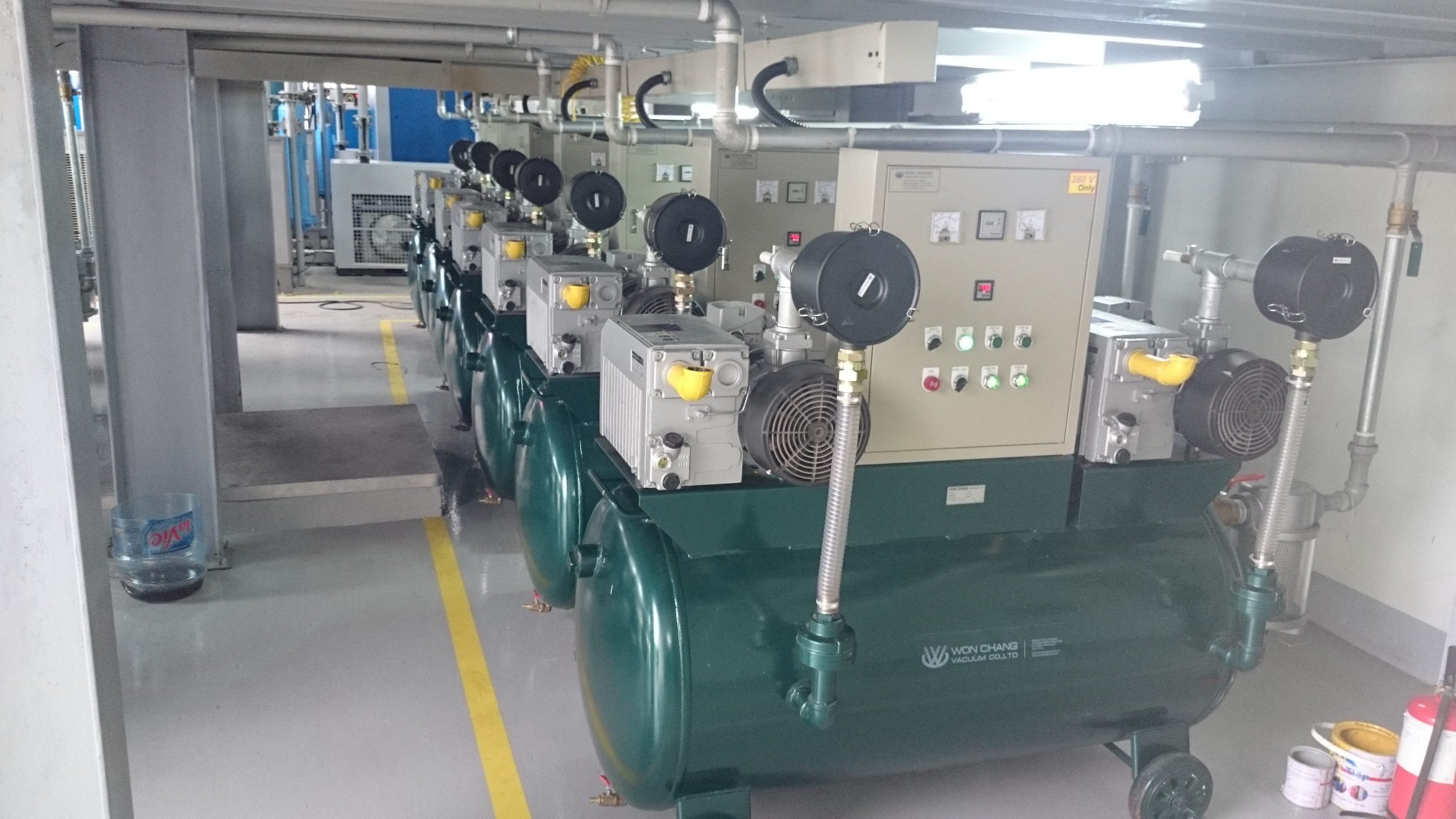 Sử dụng công nghệ chân không trong ứng dụng tạo khuôn và ép lớp sản phẩm