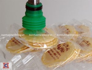 Ứng hàn miệng túi và vận chuyển sản phẩm