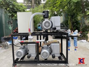 Hệ thống bao gồm 3 máy bơm hút chân không vòng dầu