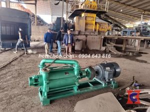 HCTECH bàn giao bơm chân không 2 cấp cho khách hàng