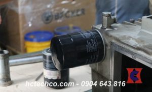 Hoàn thành thay lọc nhớt cho máy hút chân không