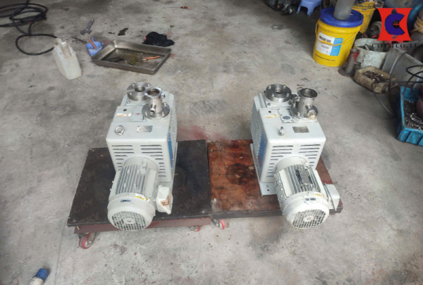 Bơm hút chân không cũ Hitachi GDH-802