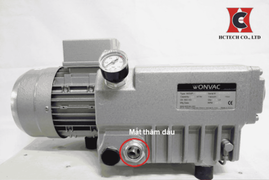 Vị trí mắt thăm dầu để quan sát dầu chân không