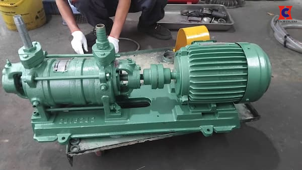 Đội ngũ kỹ thuật HCTECH tiến hành kiểm tra 1 lượt máy bơm